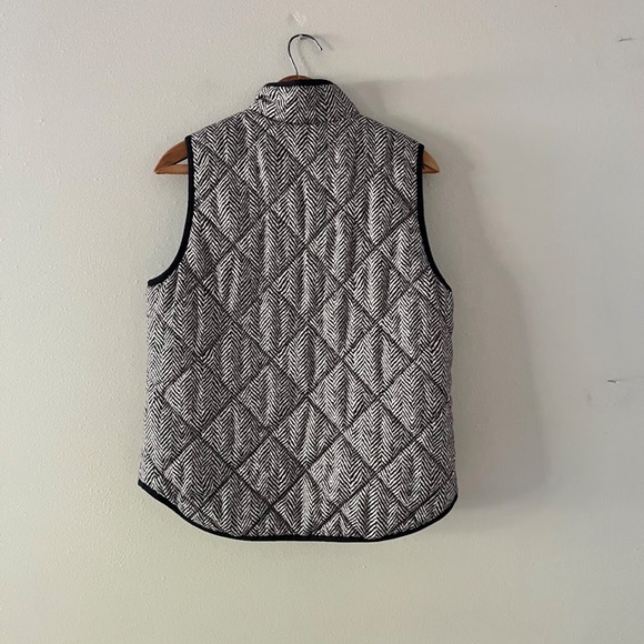 J. Crew Quilted Herringbone Puffer Vest, Sz M - Picture 3 of 6